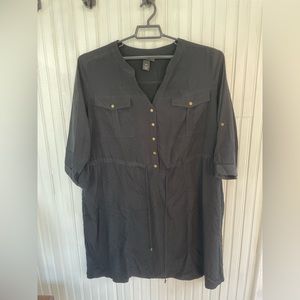 Black, shirt dress. Tie and button front.